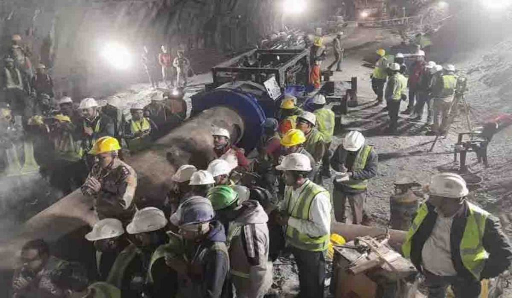 Uttarakhand Tunnel Crash, उत्तरकाशीतील बोगद्यात ६ दिवस अडकले मजूर, जाणून घ्या सविस्तर…