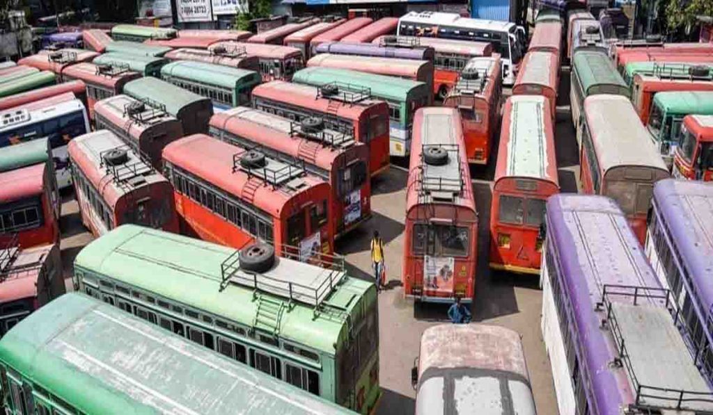 ST Bus Strike: ST कर्मचाऱ्यांचा विविध मागण्यांसाठी संप, प्रवाशांची गैरसोय; राज्याची स्थिती काय?