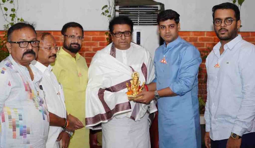 मुख्यमंत्र्यांच्या सुपुत्रासाठी RAJ THACKERAY मैदानात उतरणार