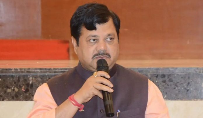 Pravin Darekar says Some leaders using Manoj Jarange Patil to defame Maharashtra Government