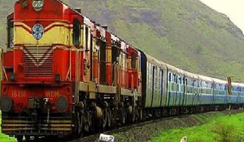 Central Railway ने पूरस्थिती लक्षात घेऊन कोल्हापूर, सातारा आणि मिरज दरम्यान २८ अनारक्षित विशेष गाड्या केल्या जाहीर