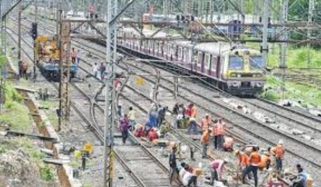 Railway Mega Block Update : रविवारी घराबाहेर पडताय तर त्याआधी ‘हे’ वाचा