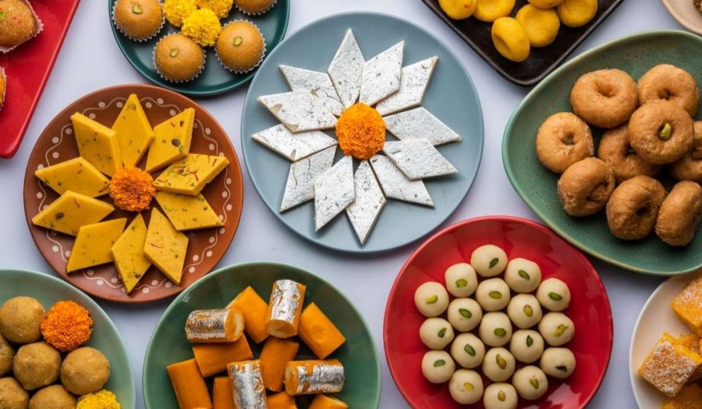 Raksha Bandhan Sweets: घरच्या घरी रक्षाबंधनाला मिठाई बनवा आणि या सणाला बनवा आणखी खास…