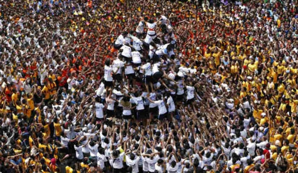 Dahihandi 2024 special : ठाण्यातील हंडयां पाहायच्यात आहेत ? ; मग या.. पाहुयात ही बक्षिसांची लयलूट