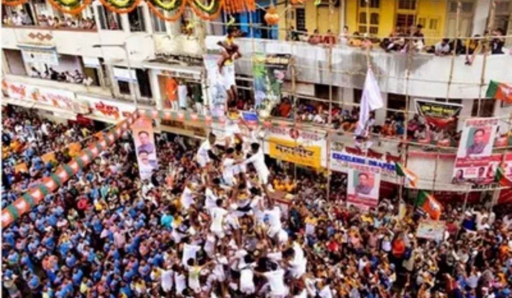 Dahihandi 2024 : दहीहंडी सणाला लागलं गालबोट!, मुंबईत थरावरुन कोसळून तब्बल १५ गोविंदा जखमी…