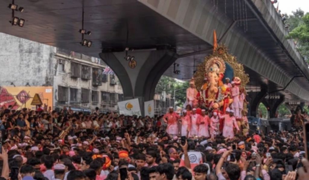 Ganpati Visarjan : लाडक्या बाप्पाच्या विसर्जनाच्या वेळी महानगरपालिकेने दिलेल्या ‘या’ सूचनांचे पालन करा; विसर्जनादरम्यान कशी घ्याल काळजी ?