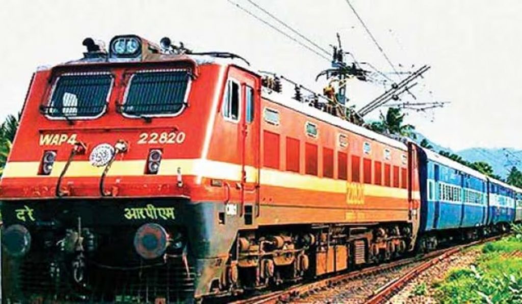 Railway Job: सरकारी नोकरीच्या शोधात असणाऱ्या तरुणांना उत्तर मध्य रेल्वेत नोकरीची सुवर्णसंधी; कसा करता येईल अर्ज ?