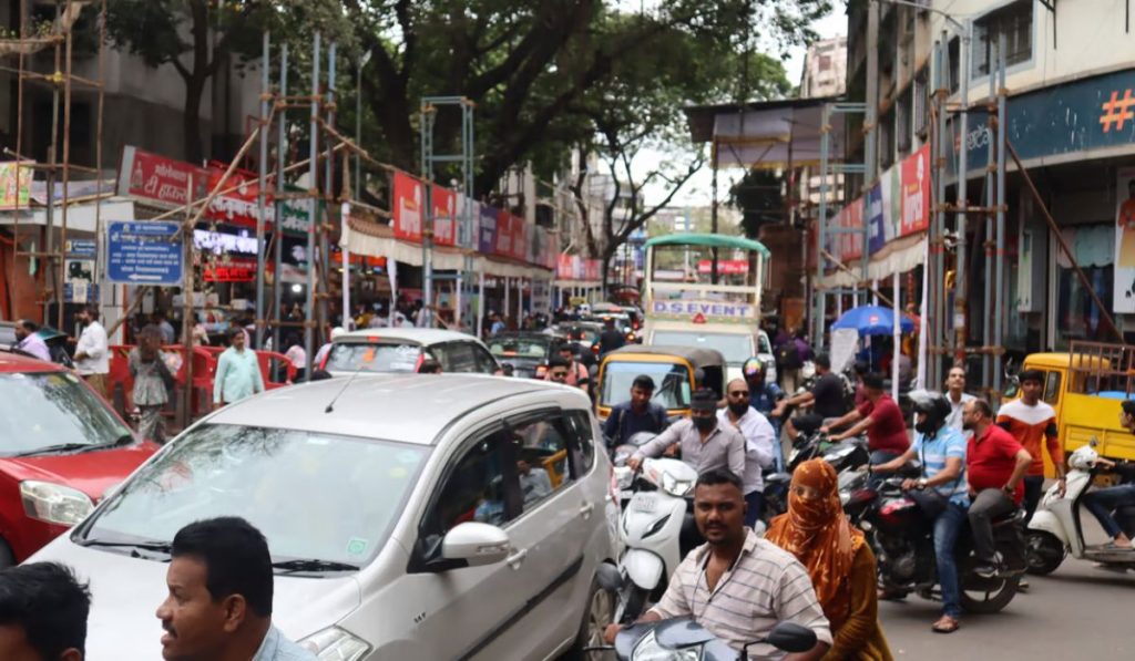 गणपती विसर्जननिमित्त पुणे वाहतुकीत मोठे बदल, १७ रस्ते वाहतुकीस बंद