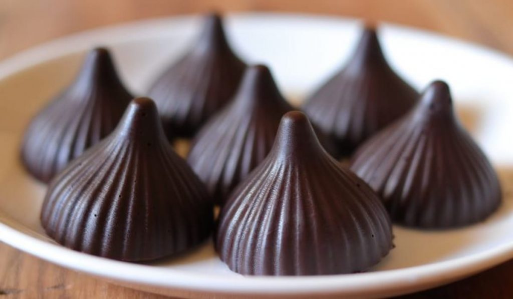 Chocolate Modak Recipe: गणपती बाप्पासाठी यावेळी खास चॉकलेट मोदकाचा प्रसाद बनवा; जाणून घ्या रेसिपी….